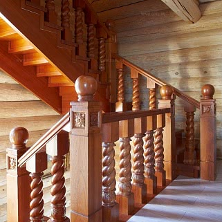 Деревянная лестница с винтовыми балясинами